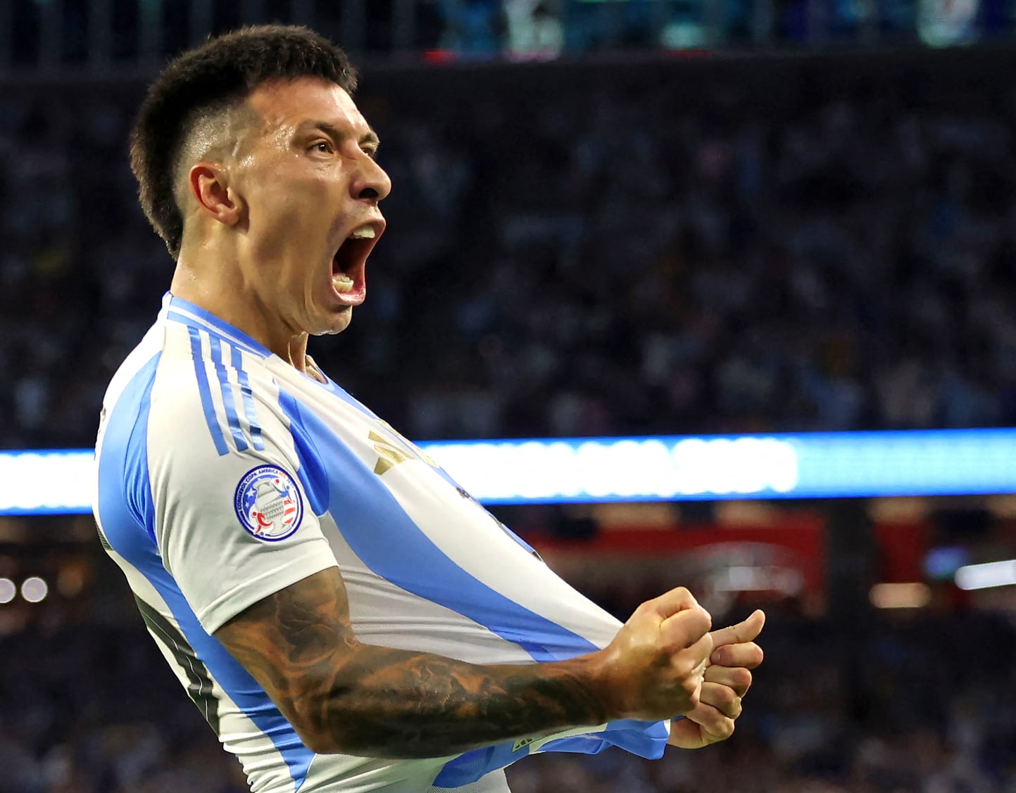 Lisandro Martínez, autor del gol de Argentina vs Ecuador.