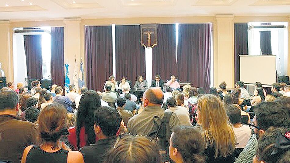 La mayoría de los docentes sin renta se concentra en la UBA, en especial en su Facultad de Medicina.