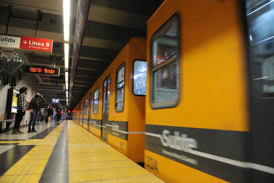"Son los trenes que van fallando", señalaron los trabajadores del subte