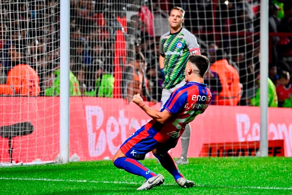 Gastón "Tonga" Hernández marcó el penal definitivo. Uno de los "pibes" del club.