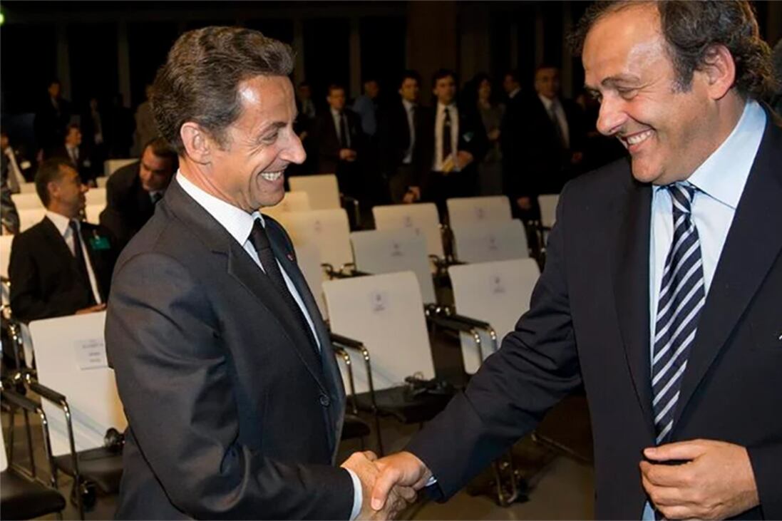 Sarkozy y Platini, protagonistas del bochorno.