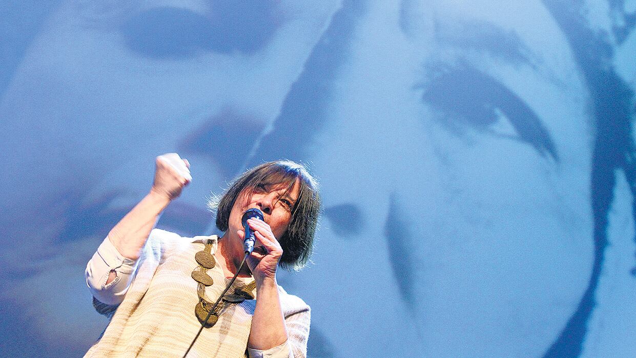Liliana Herrero cantó durante un encuentro emotivo y militante.