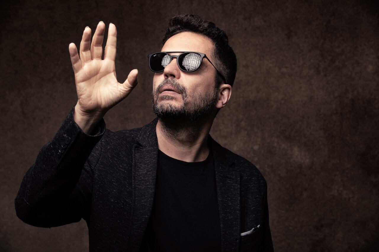 Además de cantautor, Drexler es médico otorrinolaringólogo.