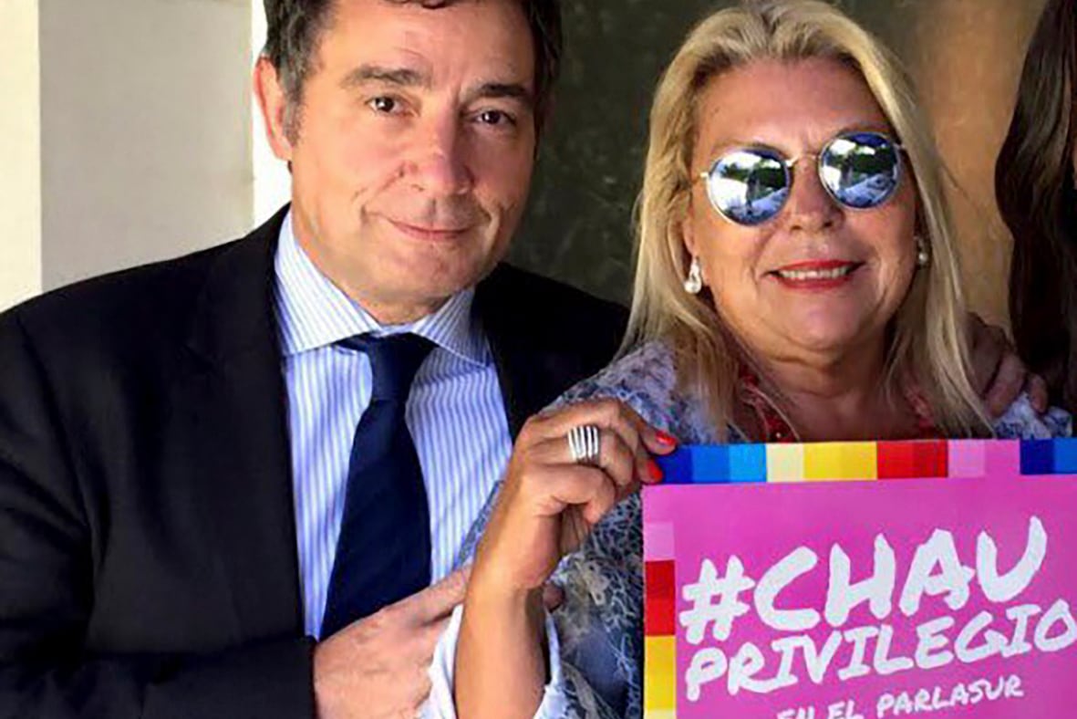Fabián Rodríguez Simón junto a Elisa Carrió, en una imagen de campaña contra los "privilegios" en el Parlasur.