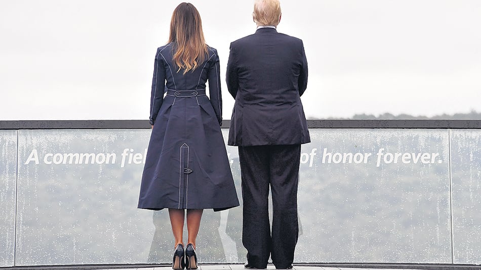 Melania y Trump visitaron en Pensilvania el recién inaugurado monumento la Torre de las Voces.