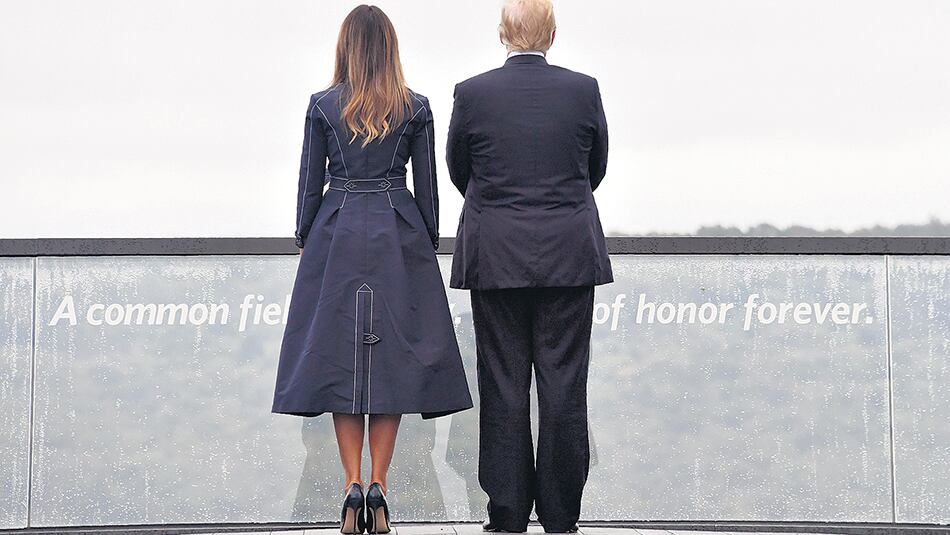 Melania y Trump visitaron en Pensilvania el recién inaugurado monumento la Torre de las Voces.