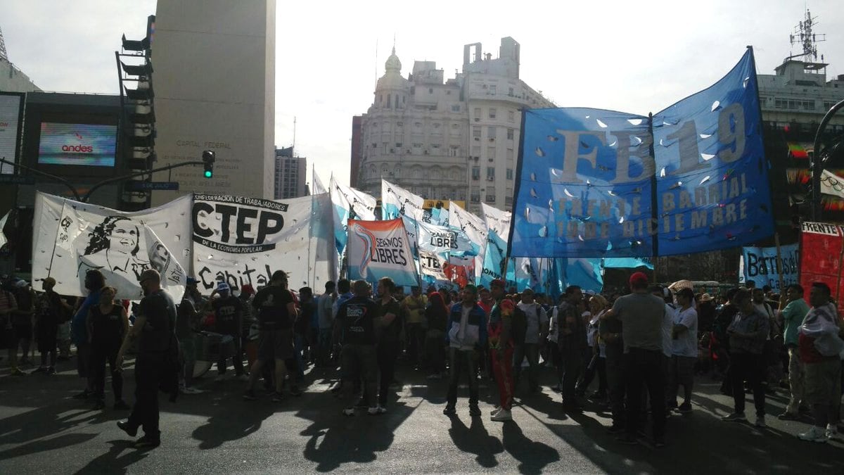Los movimientos sociales convocarán a una marcha en la que piensan reunir más de 100 mil personas.