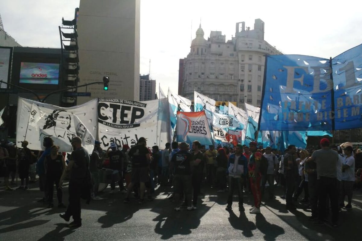 Los movimientos sociales convocarán a una marcha en la que piensan reunir más de 100 mil personas.