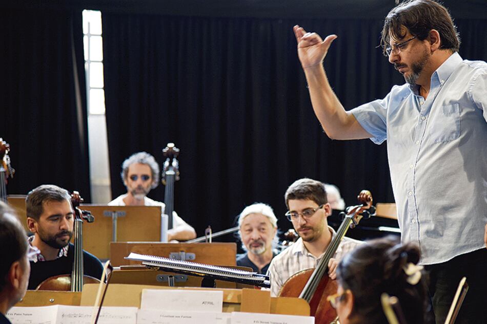 De Filippi es director de la Orquesta de Cámara del Congreso de la Nación.