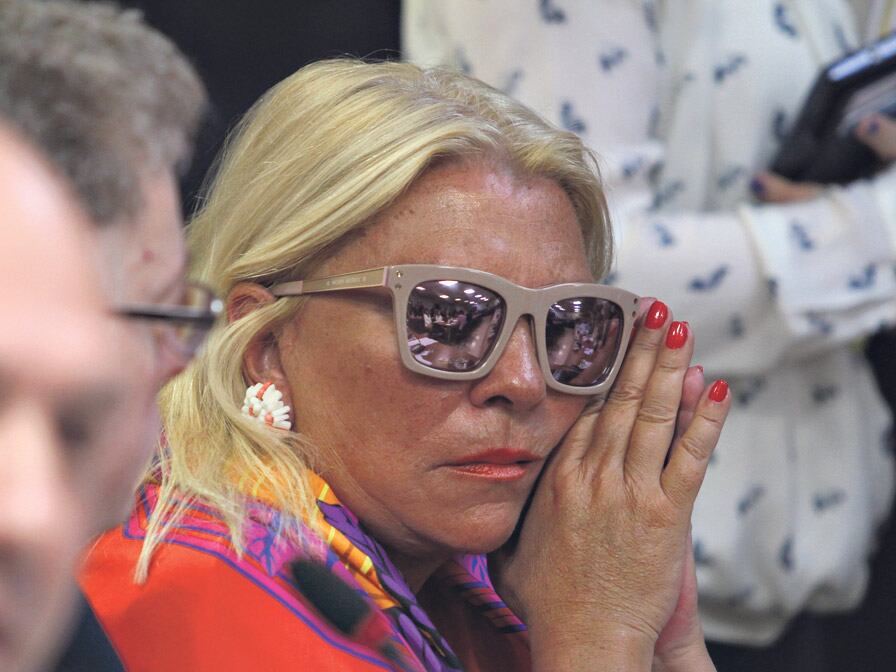 Elisa Carrió le dijo a Cerruti que afirmaría que ella trabajaba para Daniel Angelici.