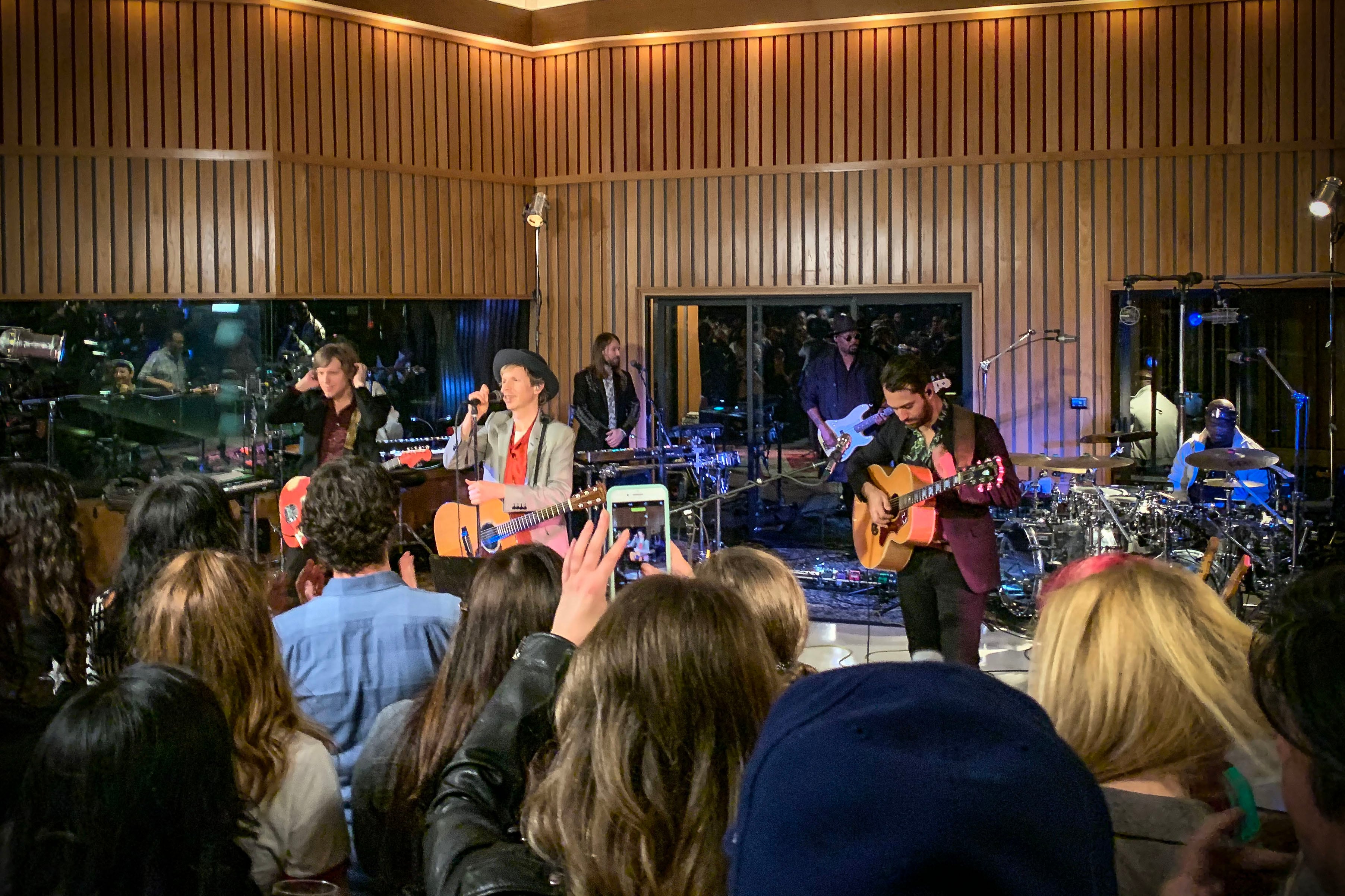 A los 49 años, Beck lleva publicados catorce muy buenos discos.