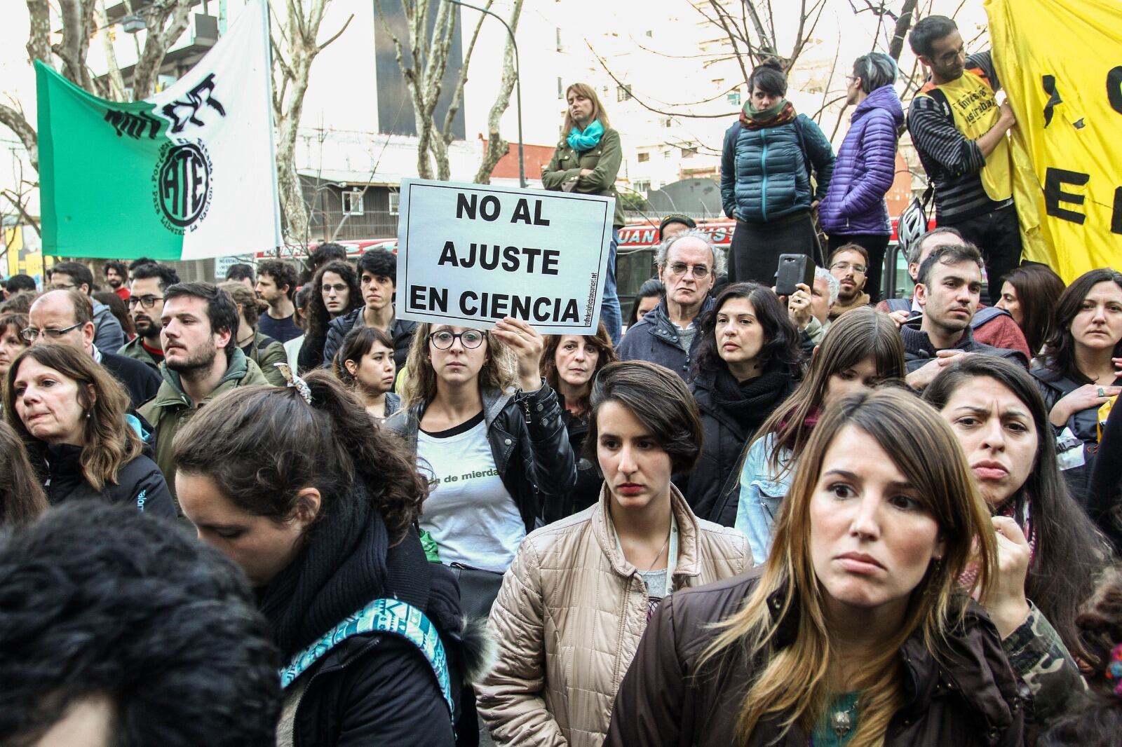 "No al ajuste en ciencia"