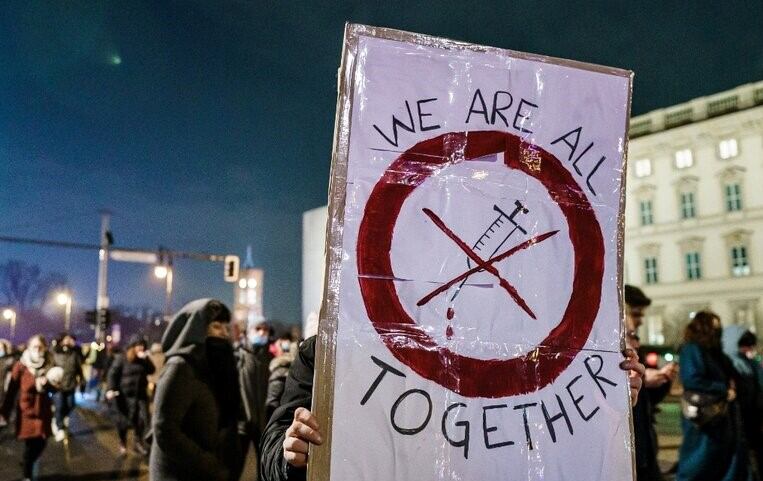 Debate por el uso de un estadio nazi para manifestaciones antivacunas.