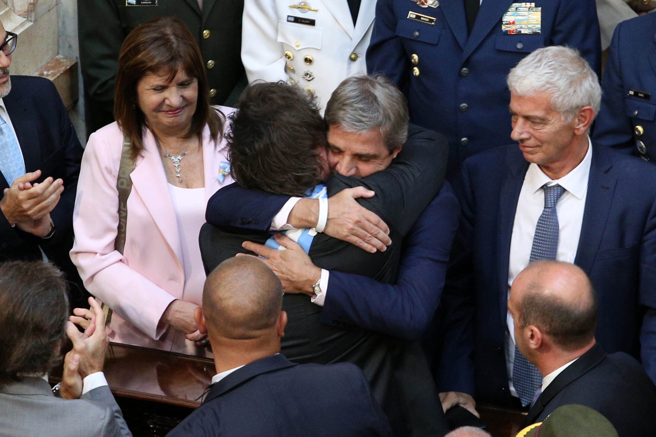 Javier Milei y el ministro de Economía, Luis Caputo, durante la apertura de sesiones ordinarias del Congreso.