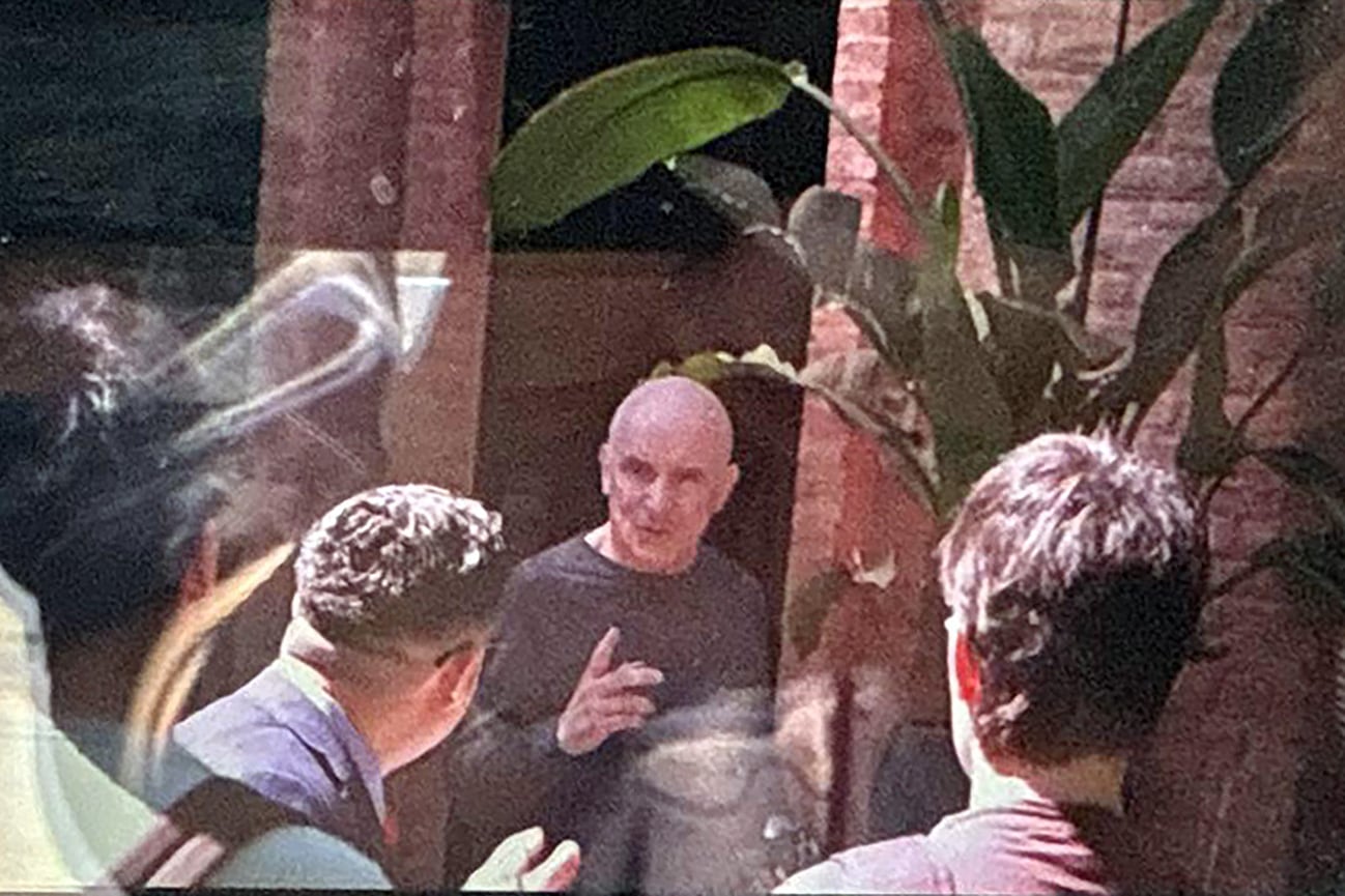 Durante el primer allanamiento en su casa, Espert tiró su celular.