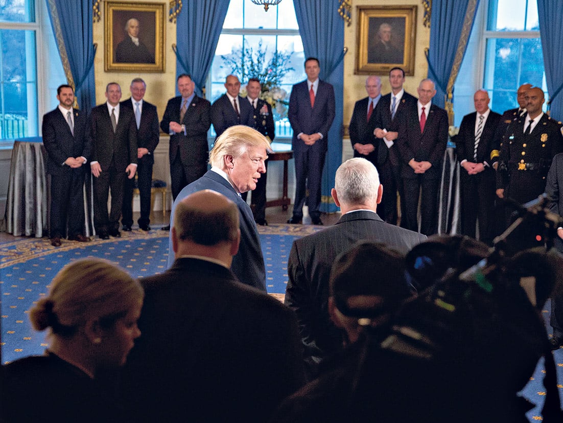 El nuevo presidente acusó a los medios de mentir sobre la cifra de asistencia a su investidura. 