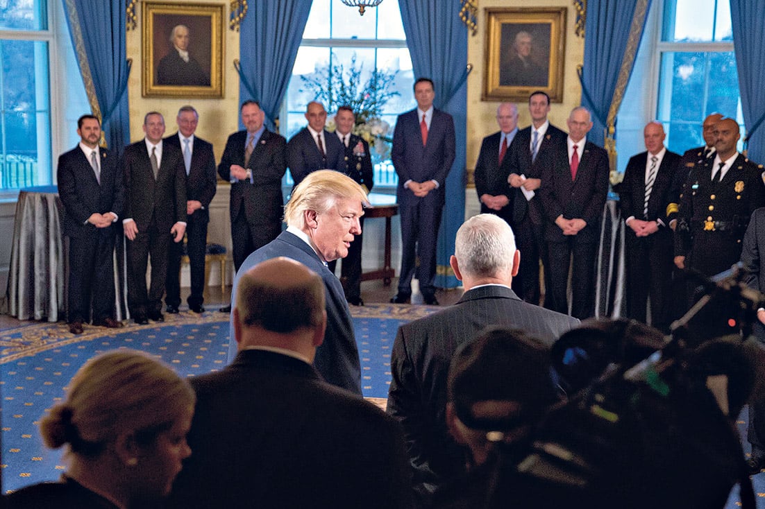 El nuevo presidente acusó a los medios de mentir sobre la cifra de asistencia a su investidura.