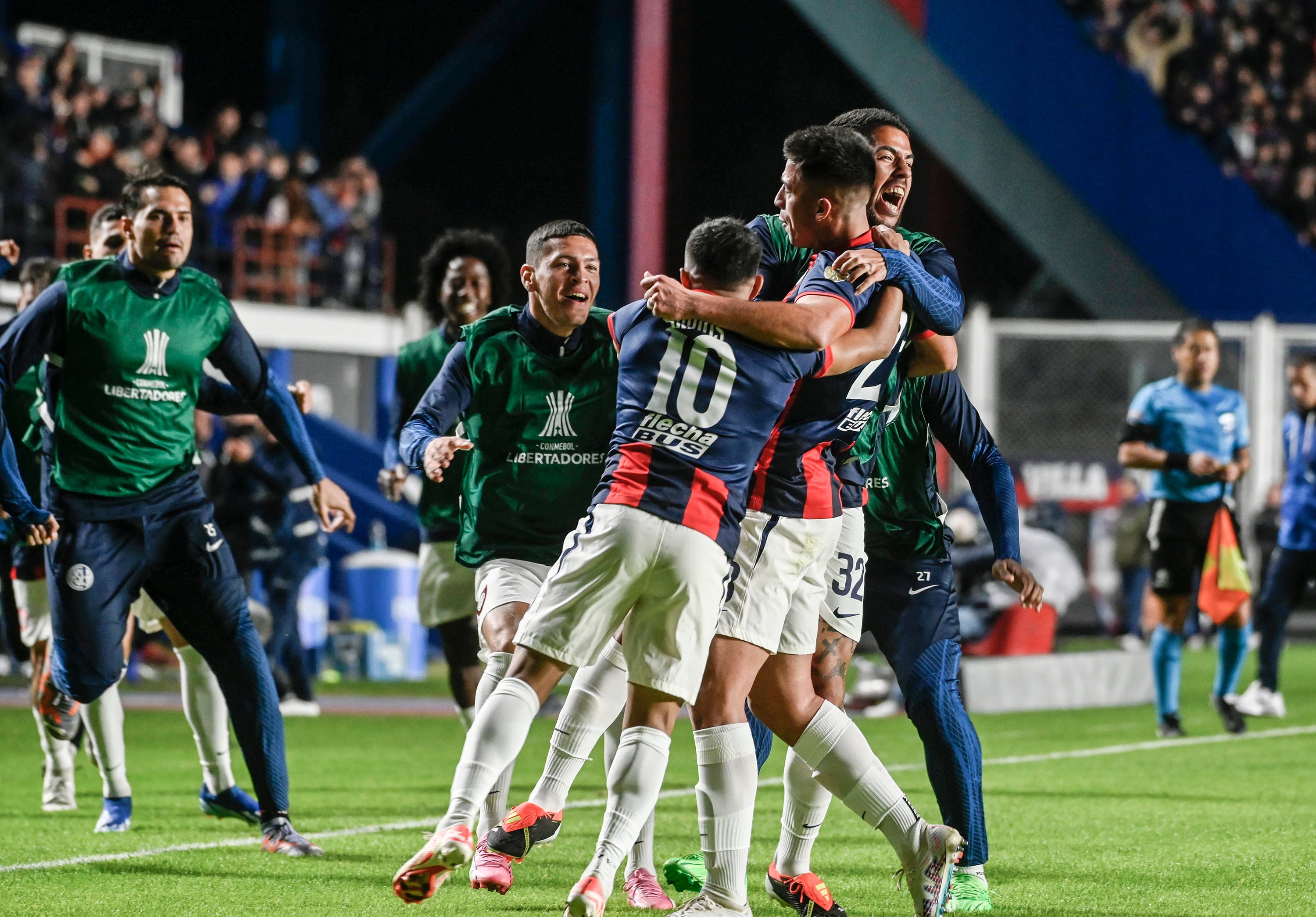 Los jugadores de San Lorenzo festejan
