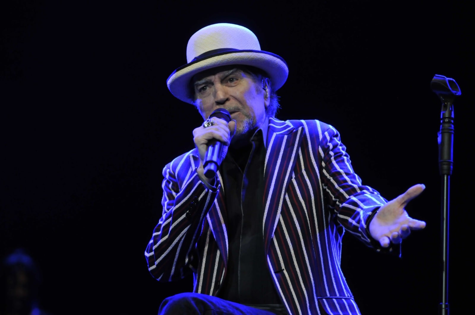 A los 74 años, Joaquín Sabina declara a viva voz no arrepentirse de nada.