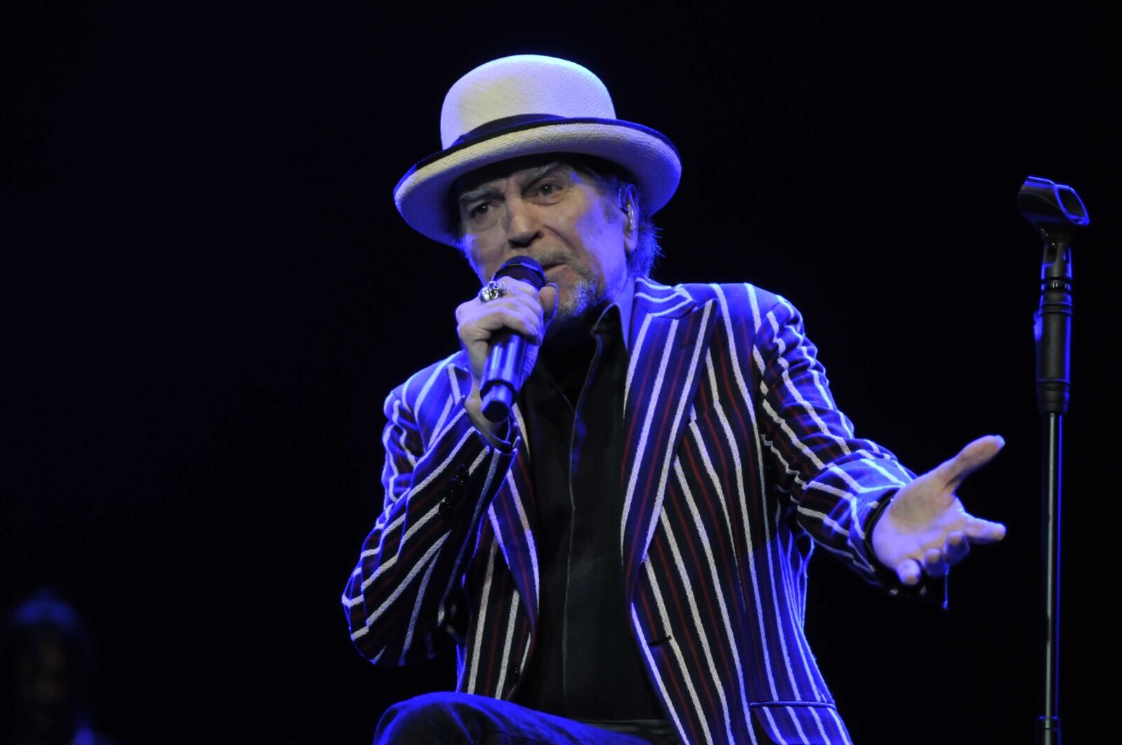 A los 74 años, Joaquín Sabina declara a viva voz no arrepentirse de nada.