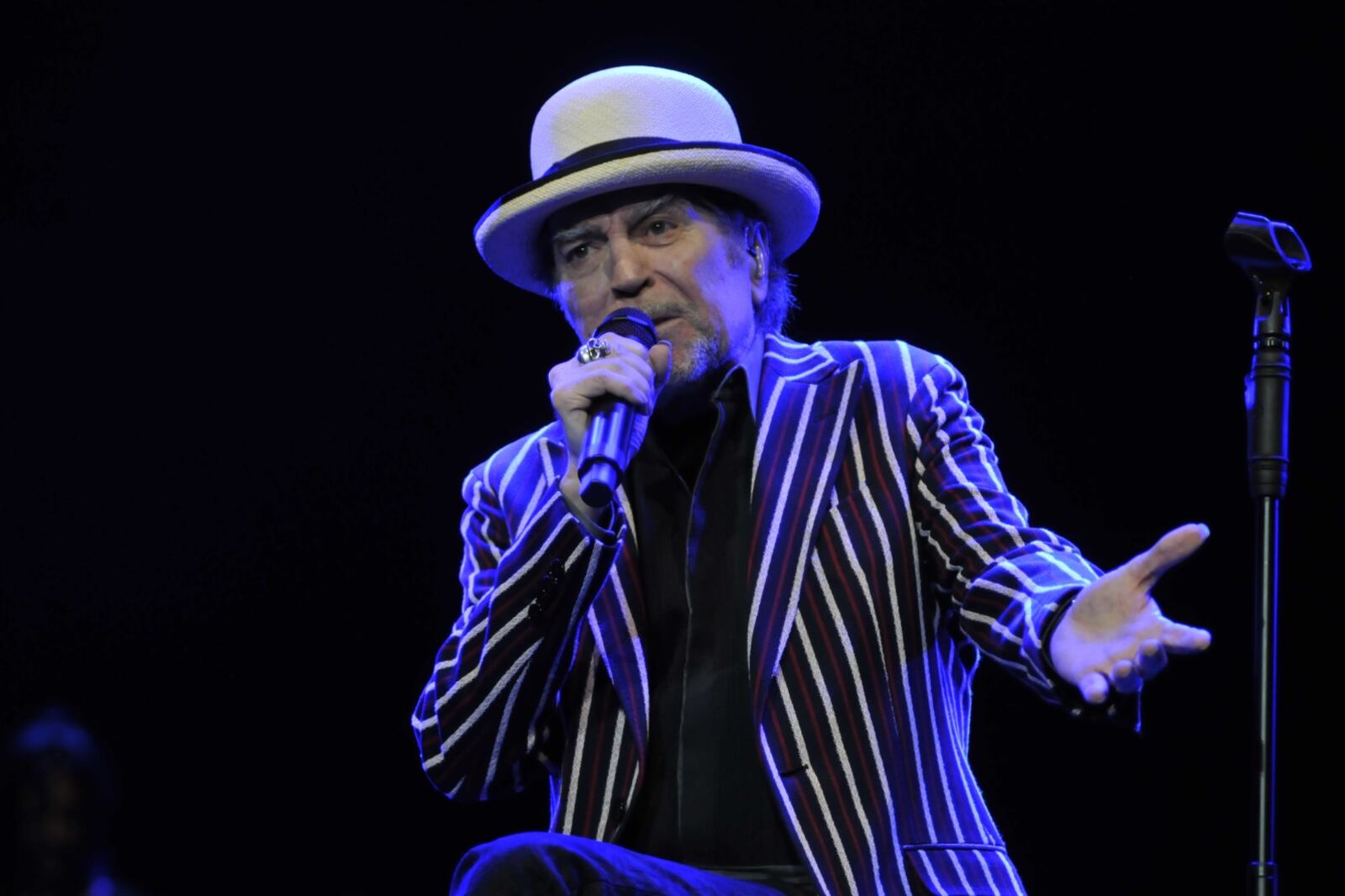 A los 74 años, Joaquín Sabina declara a viva voz no arrepentirse de nada.