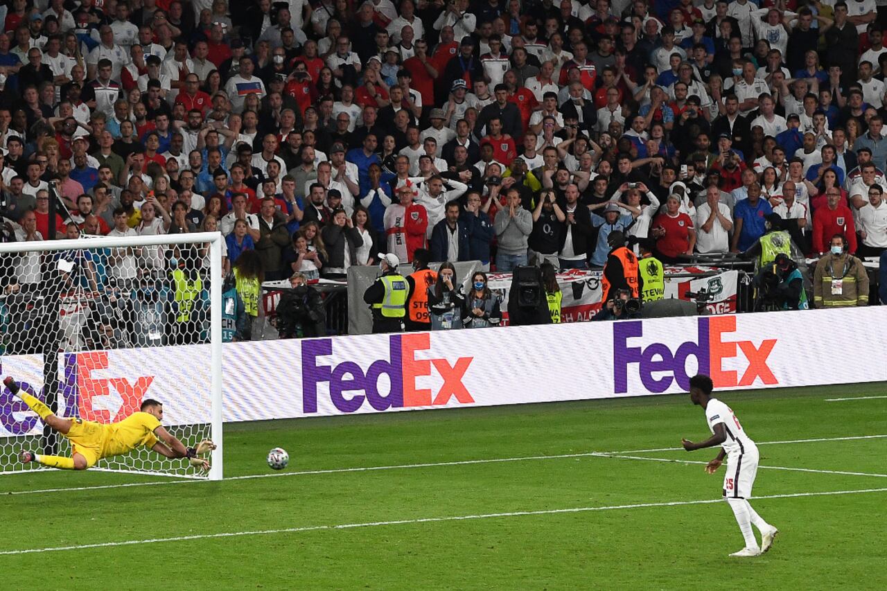 El penal que Donnarumma le tapó a Saka provocó temblores en Roma