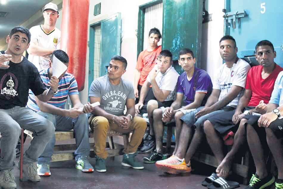 Uno de los puntos más altos de la película es cuando los presos debaten sobre la pena de muerte.