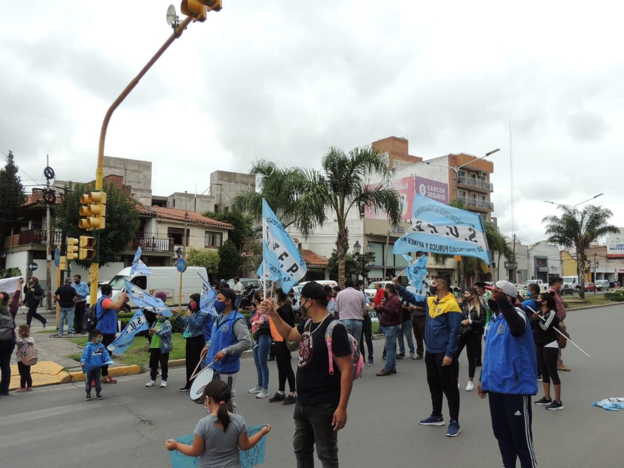 Manifestación en las puertas del cine Hoyts