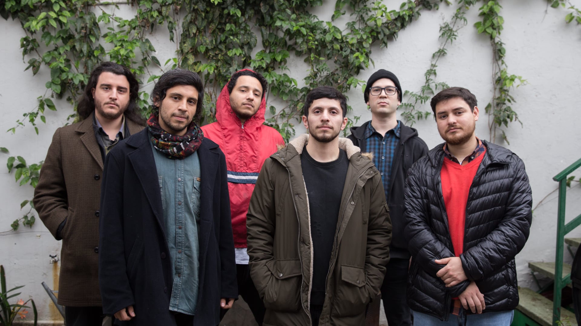 “Nunca quisimos sonar como tal banda, por eso nuestras canciones son un poco raras. No feas, raras”, distinguen.