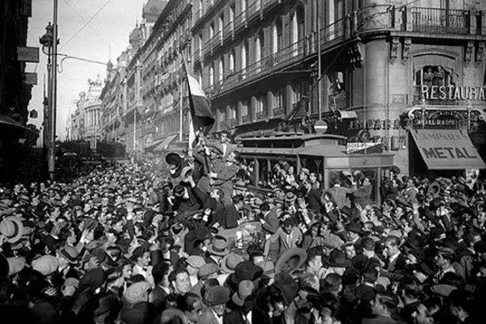 14 abril de 1931. El pueblo de Madrid sale a la calle para celebrar la proclamación de la Segunda República.