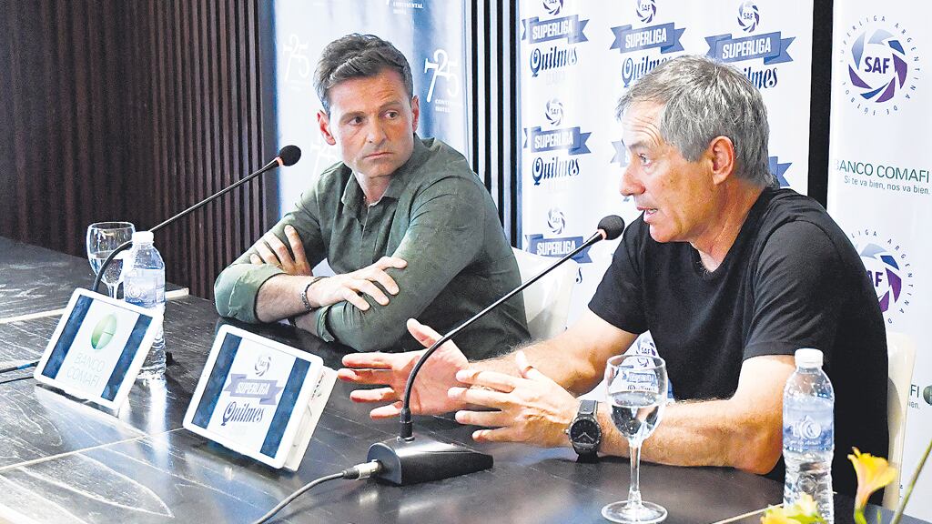 Los dos entrenadores dieron una conferencia conjunta organizada por la Superliga.