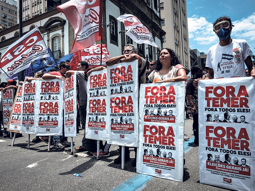 Protesta pidiendo la dimisión de Temer frente a un edificio de la muinicipalidad de Río de Janeiro.
