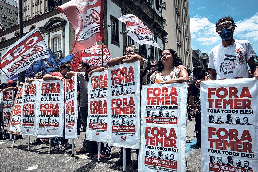 Protesta pidiendo la dimisión de Temer frente a un edificio de la muinicipalidad de Río de Janeiro.