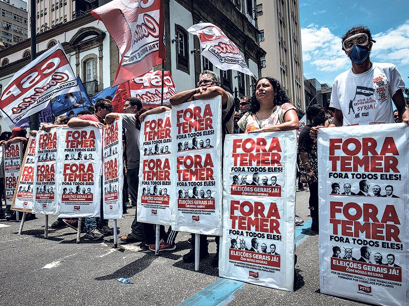 Protesta pidiendo la dimisión de Temer frente a un edificio de la muinicipalidad de Río de Janeiro.