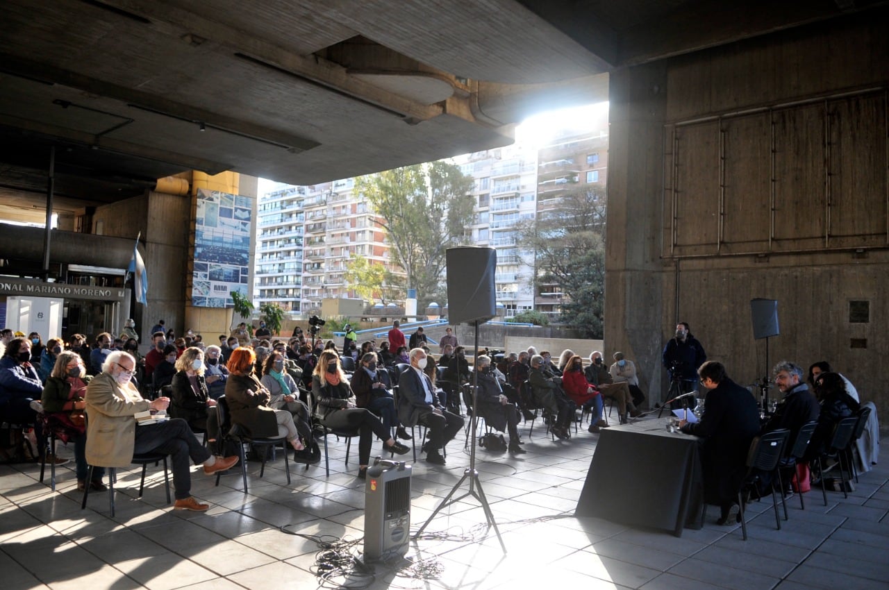 La presentación se dio en la BN, institución que fue brillantemente dirigida por Horacio González.