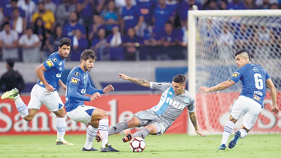 Racing comenzó a perder el partido desde muy temprano, cuando iban tres minutos.