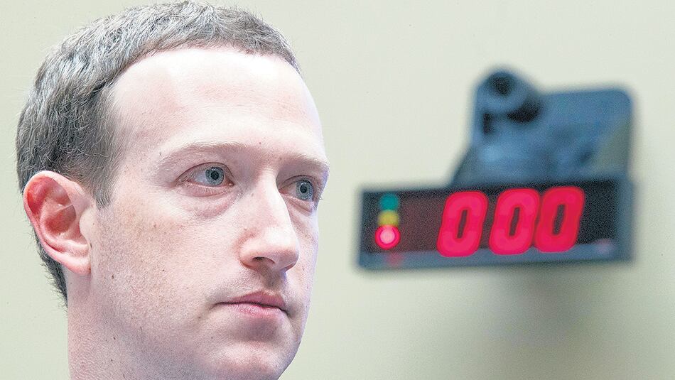 Mark Zuckerberg, fundador de Facebook, debió dar explicaciones ante los congresistas norteamericanos.
