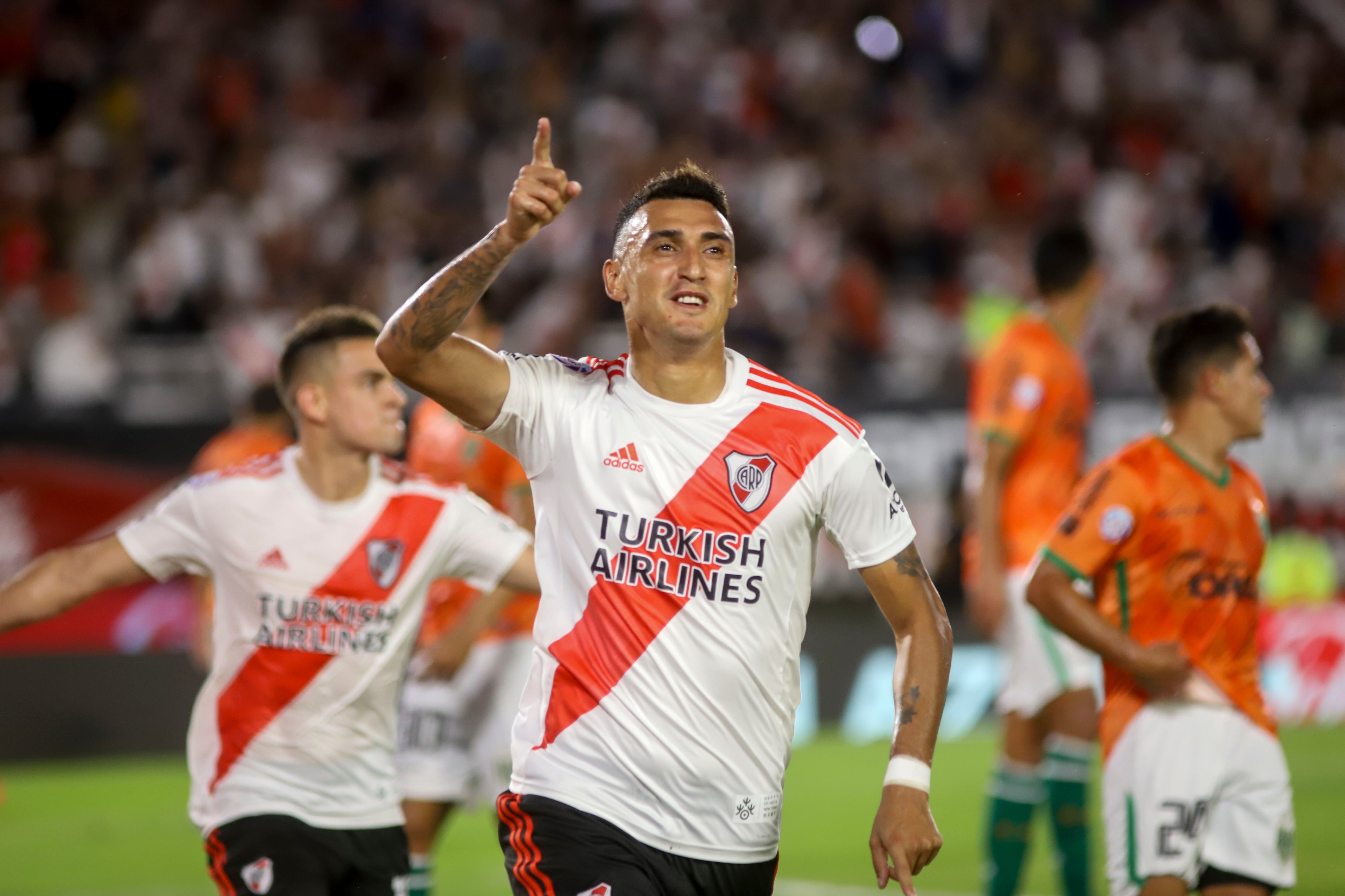 Matías Suárez inicia el festejo de su gol, el único del partido.