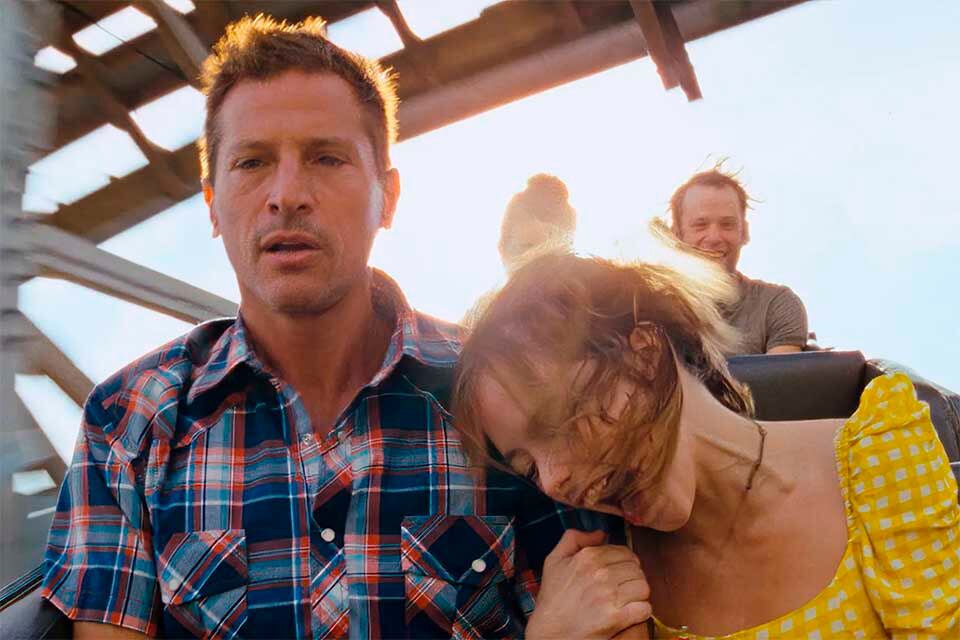 Simon Rex encarna a Mikey un hombre que vuelve a su Texas natal tras años de trabajo en el cine porno.