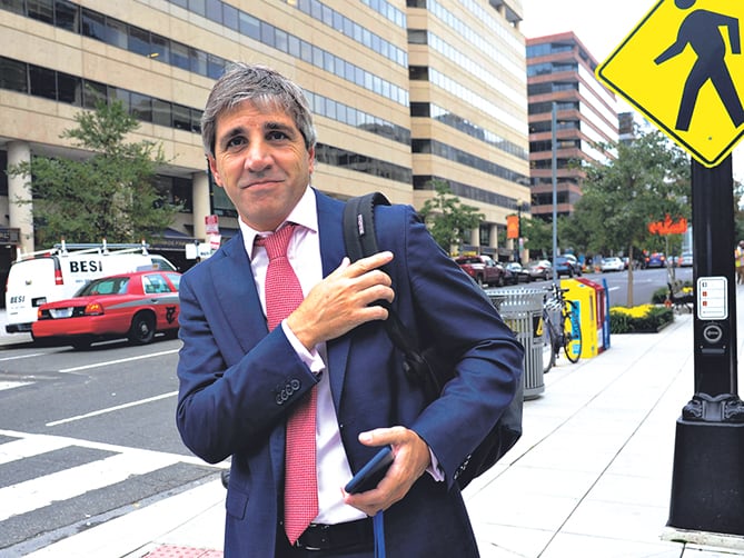 El ministro de Finanzas, Luis Caputo, expondrá hoy en la ciudad de Londres.