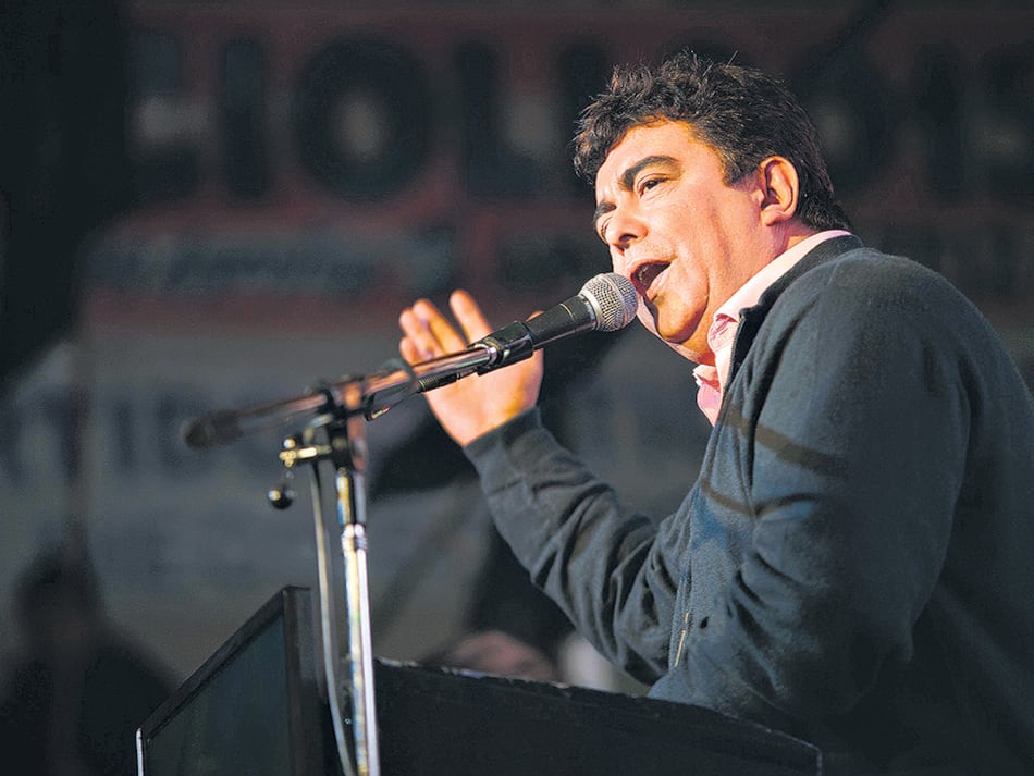 El presidente del PJ bonaerense, Fernando Espinoza, volverá a convocar a intendentes y referentes.