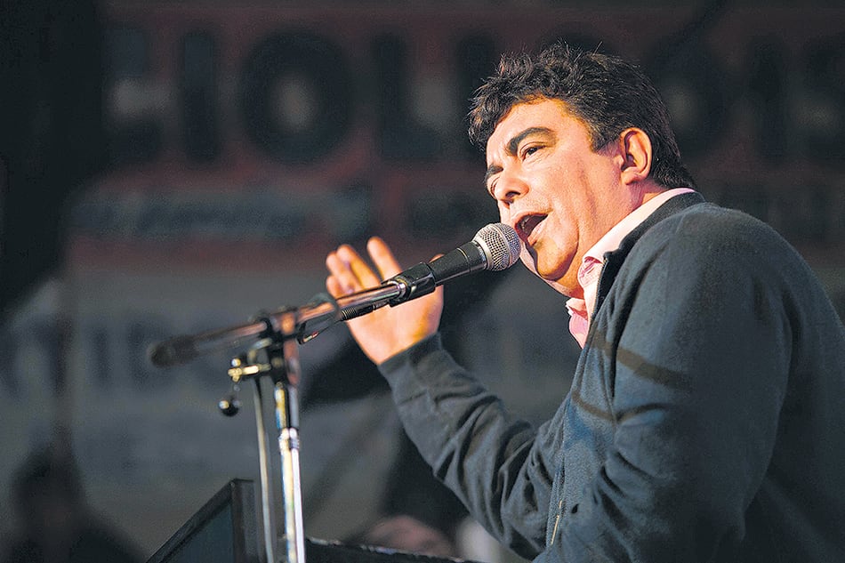 El presidente del PJ bonaerense, Fernando Espinoza, volverá a convocar a intendentes y referentes.