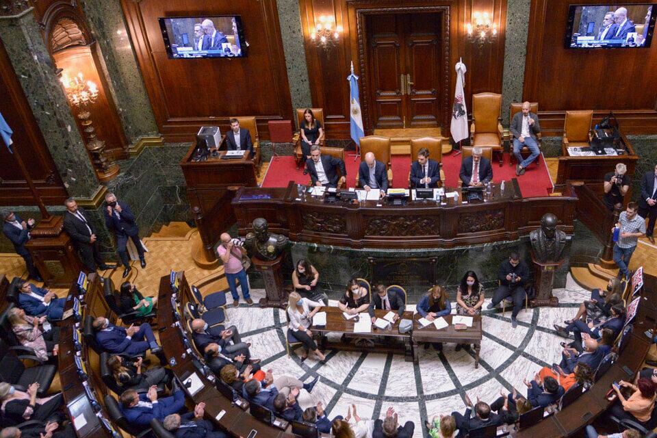 Un mundo de corbatas patriarcales: Argentina y Brasil son los países con mayor segregación vertical en la distribución de cargos jerárquicos de los ministerios públicos fiscales