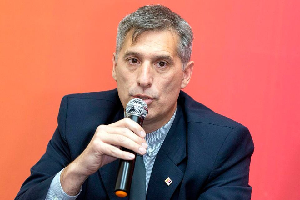 Olivares: "No incrementar la carga tributaria sobre las actividades productivas".