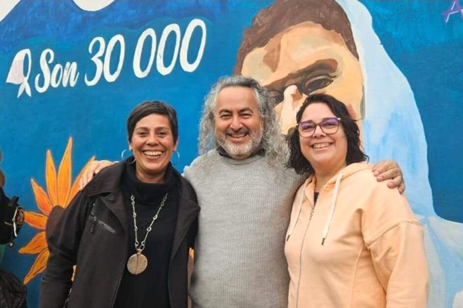 Pedro Ponce con las hijas de Francisco Zimei y Rosa Luna, Marcela y Gabriela.