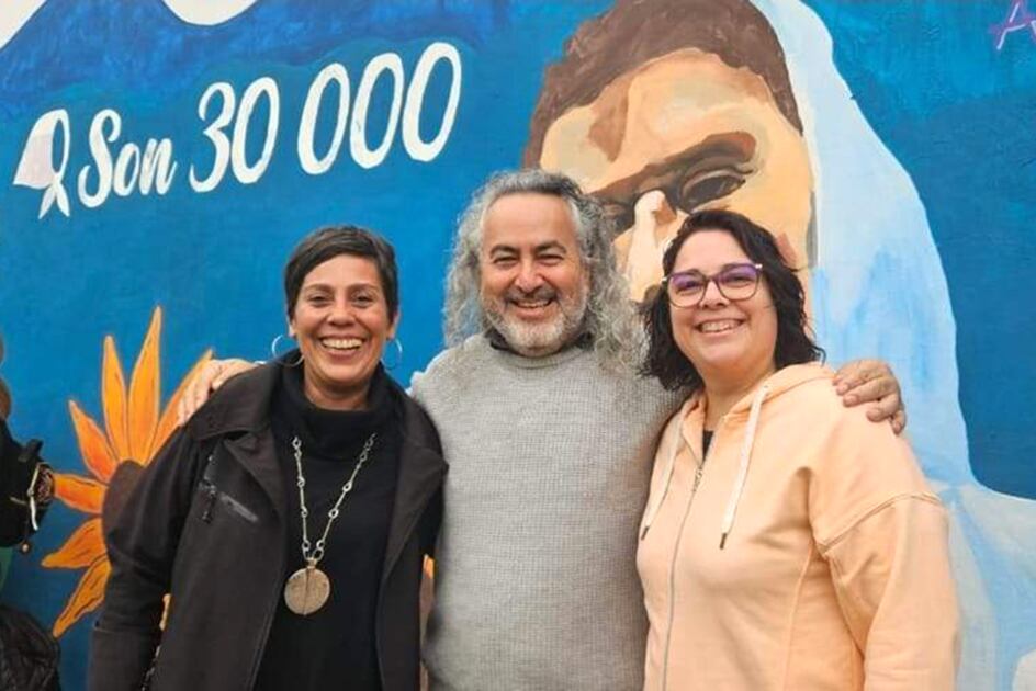 Pedro Ponce con las hijas de Francisco Zimei y Rosa Luna, Marcela y Gabriela.