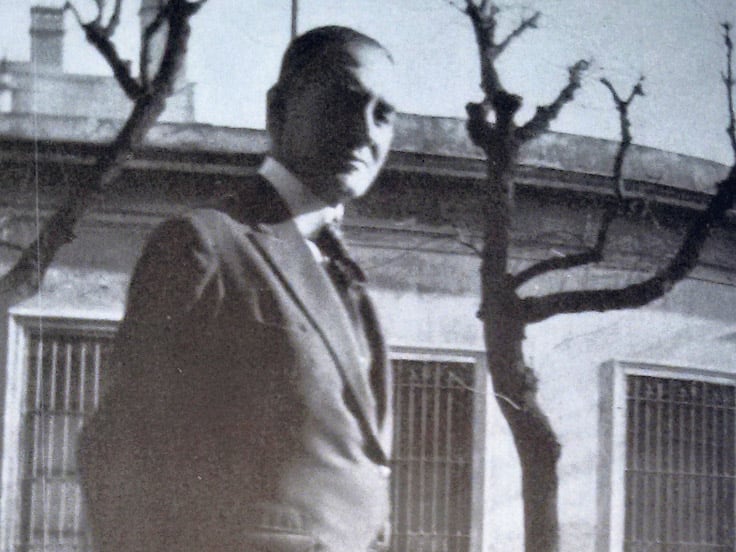 En La senda, Jorge Guillermo se entrevé como un hombre de mundo.