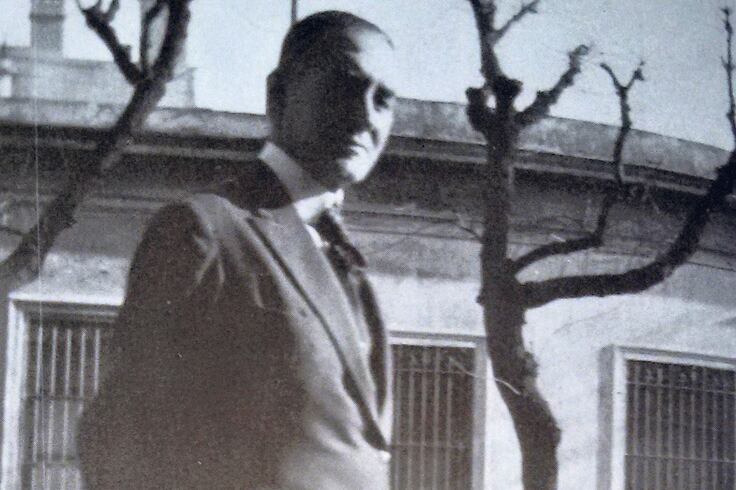 En La senda, Jorge Guillermo se entrevé como un hombre de mundo.