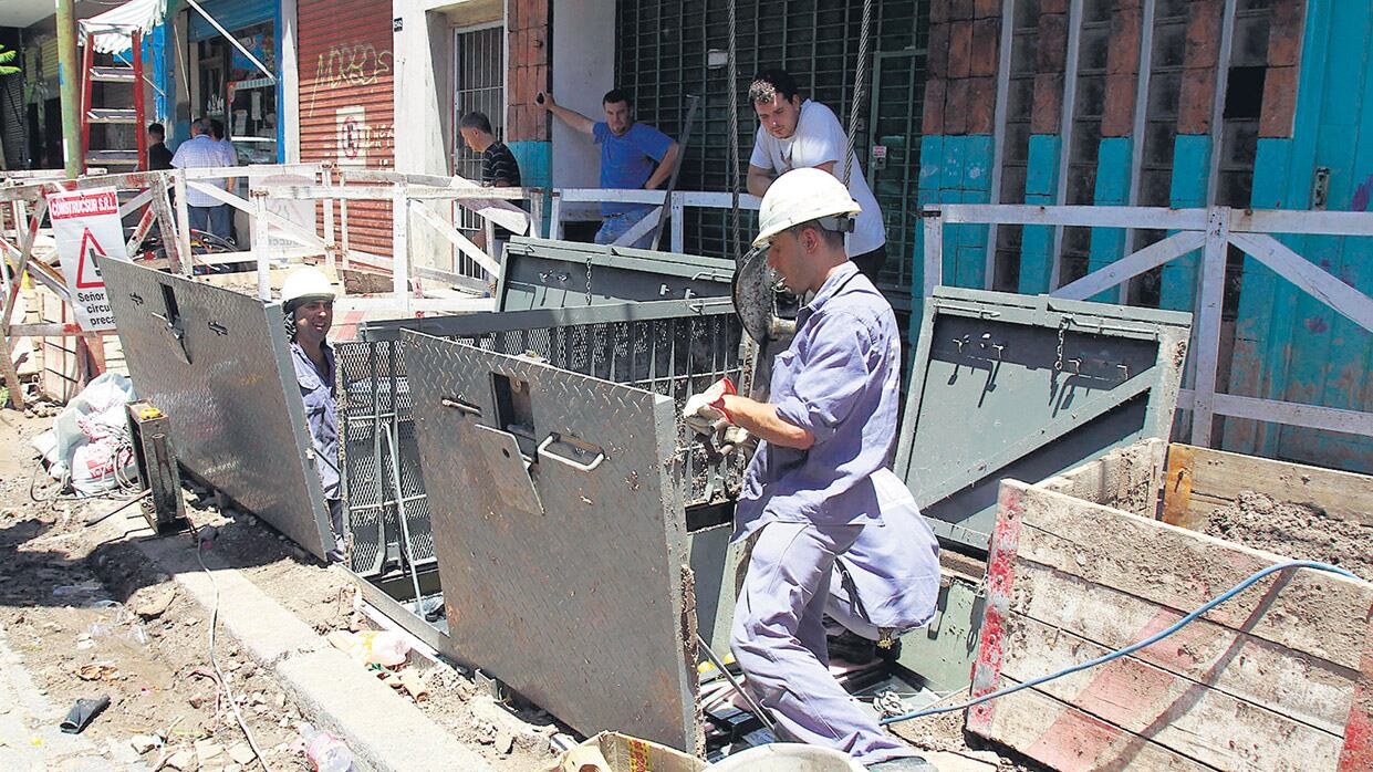 Los usuarios estarían pagando un tarifazo adicional encubierto con el pago de impuestos que no les corresponden.