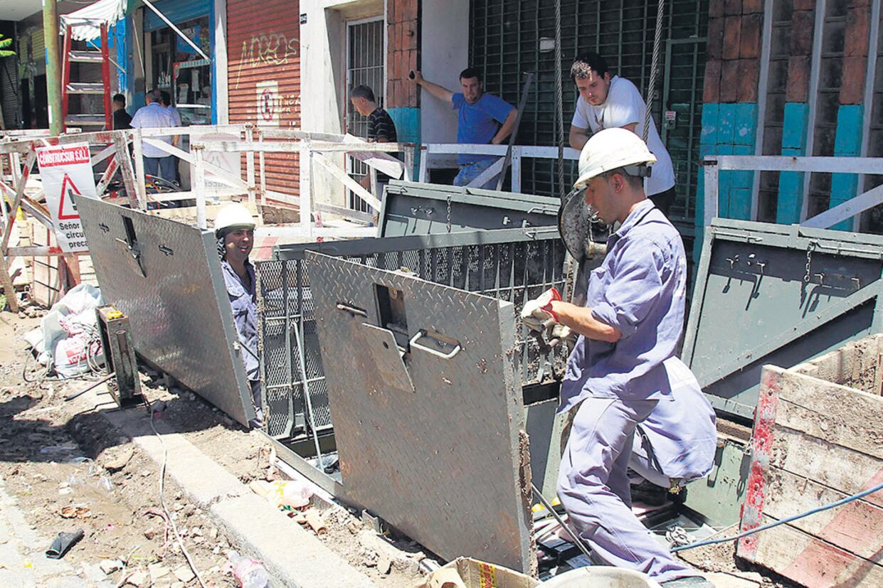 Los usuarios estarían pagando un tarifazo adicional encubierto con el pago de impuestos que no les corresponden.